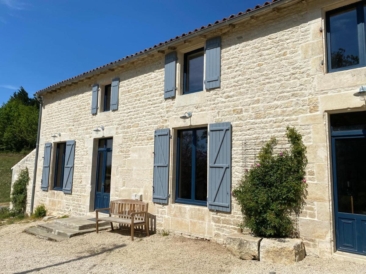 Château des Loups - Les Pommiers Echire Exterior foto