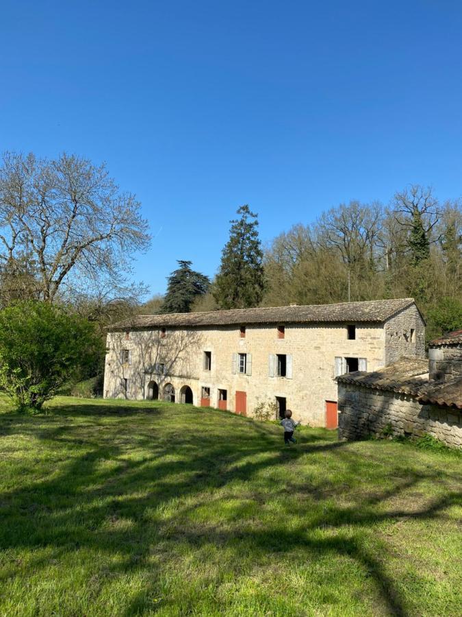 Château des Loups - Les Pommiers Echire Exterior foto
