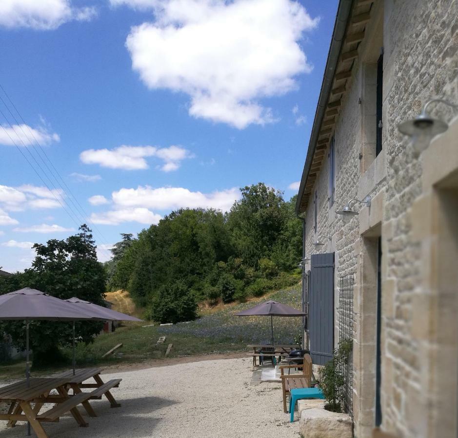 Château des Loups - Les Pommiers Echire Exterior foto
