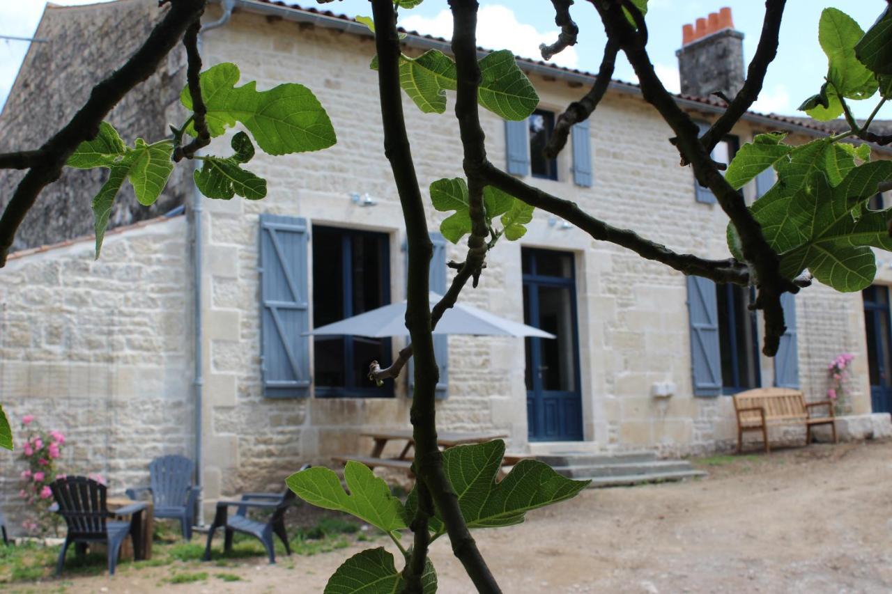 Château des Loups - Les Pommiers Echire Exterior foto